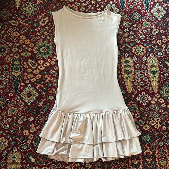 NWOT Ruffle Hem Tiered Layer Tank Dress in Light Gray - Picture 4 of 6